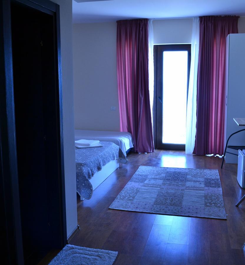 Sara Hotel Vama Veche Ngoại thất bức ảnh